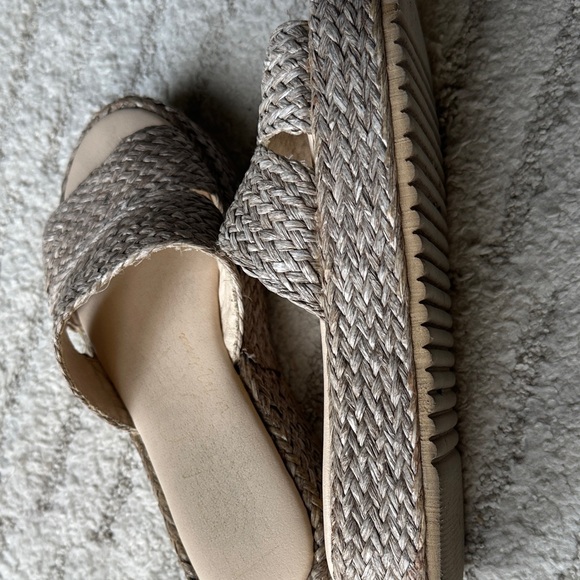 Beachy Woven Platform Sandals - Picture 3 of 5